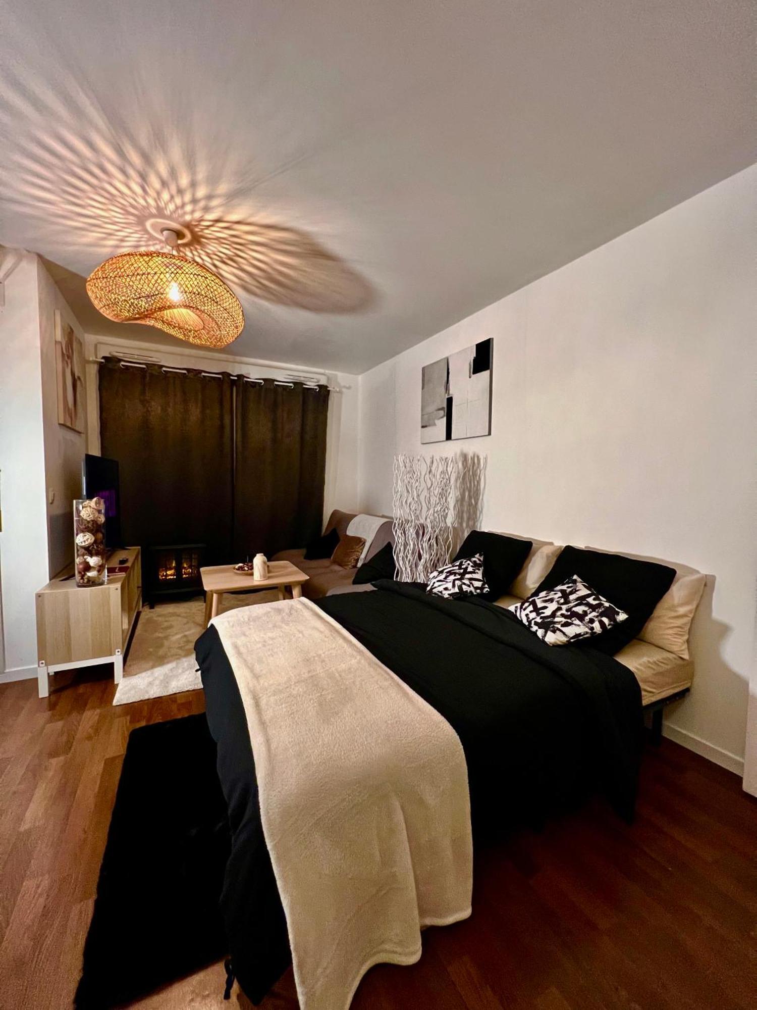 "Moonlight" Gare A 10Min De Paris, Wifi, Terrasse , Parking Apartment Argenteuil Exterior photo